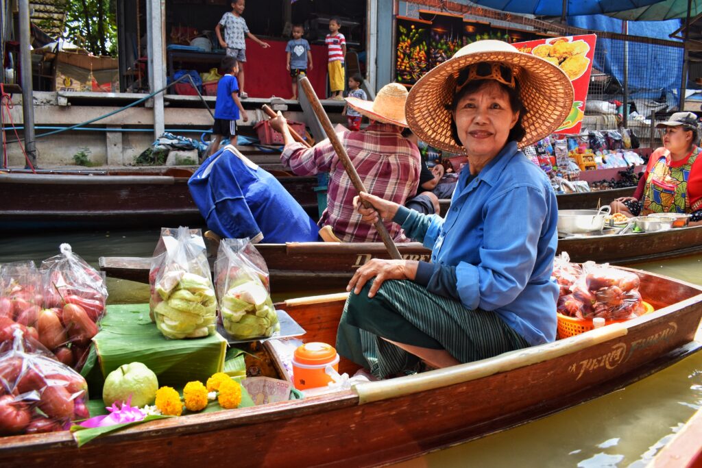 how to plan a trip to the floating markets in thailand