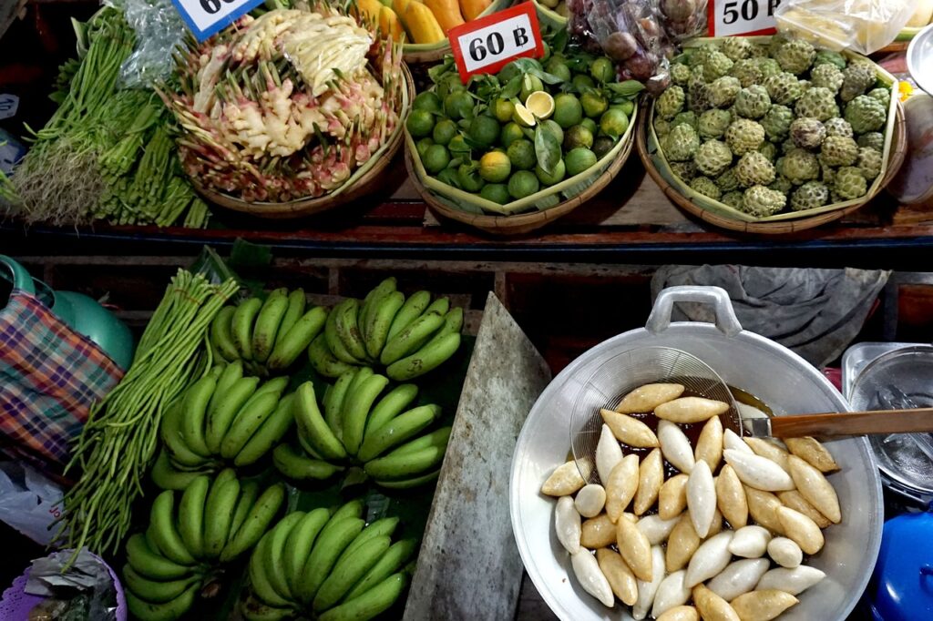 how to plan a trip to the floating markets in thailand